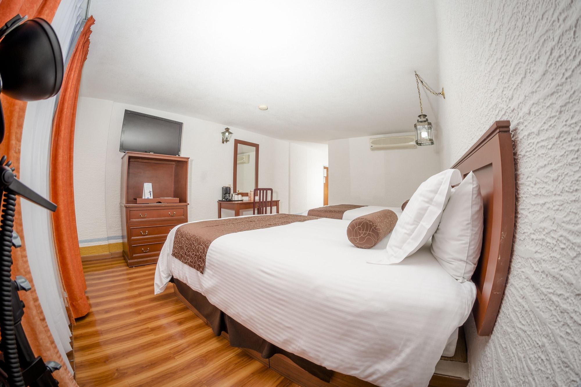 Howard Johnson By Wyndham Morelia Calle Real Hotel Ngoại thất bức ảnh