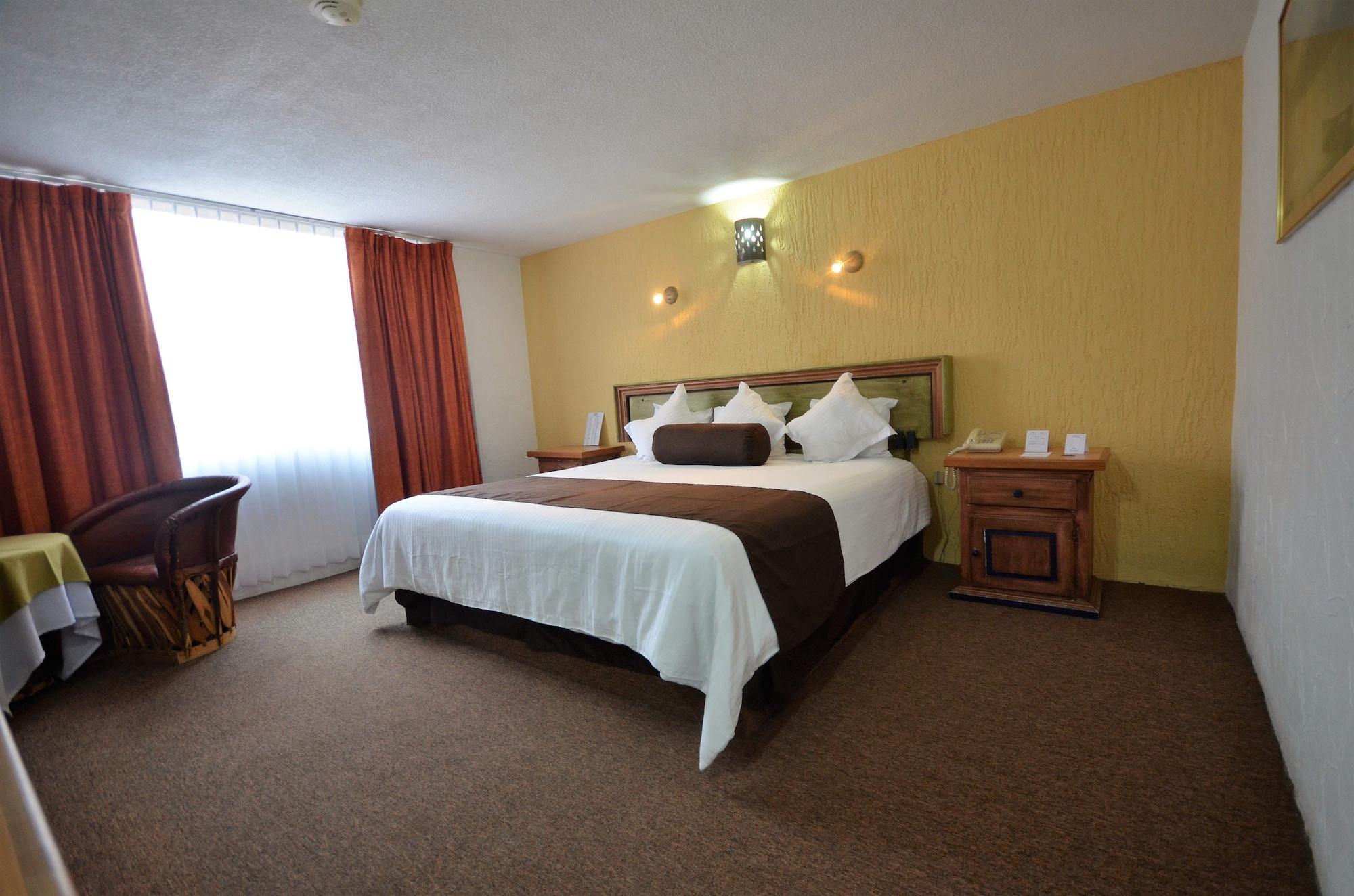 Howard Johnson By Wyndham Morelia Calle Real Ngoại thất bức ảnh
