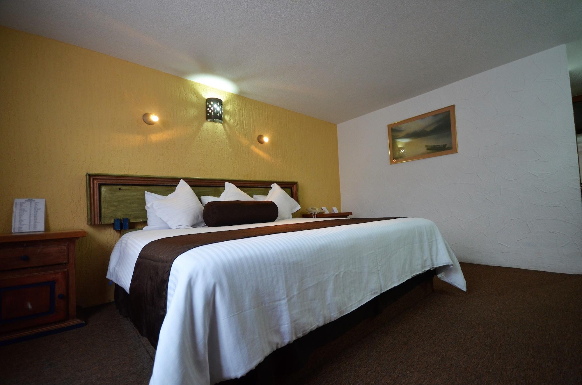 Howard Johnson By Wyndham Morelia Calle Real Ngoại thất bức ảnh