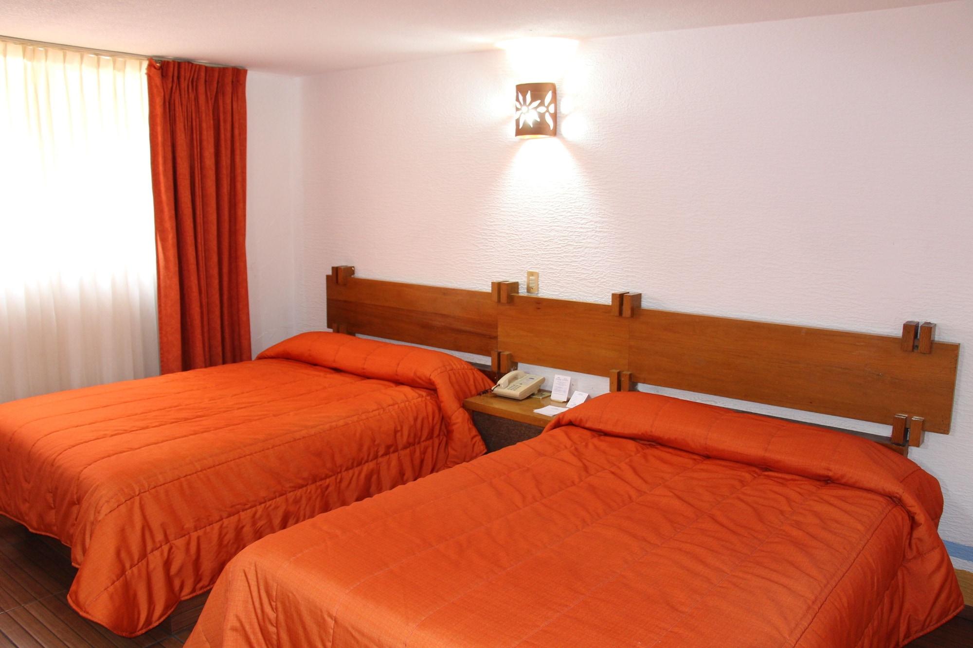 Howard Johnson By Wyndham Morelia Calle Real Ngoại thất bức ảnh