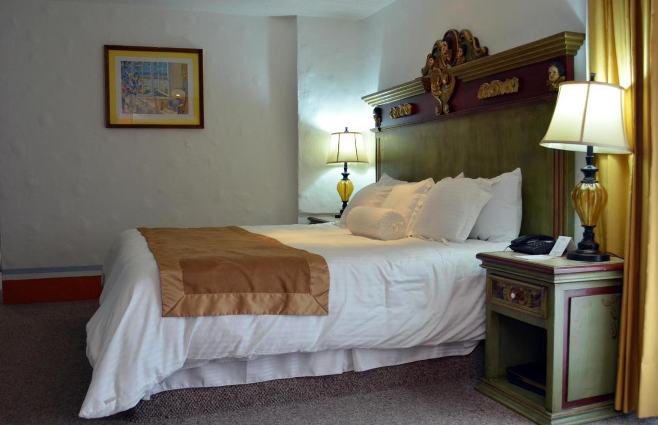 Howard Johnson By Wyndham Morelia Calle Real Ngoại thất bức ảnh