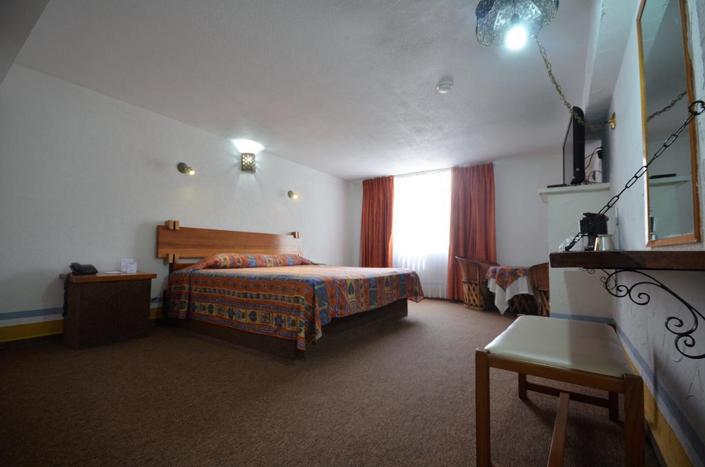 Howard Johnson By Wyndham Morelia Calle Real Ngoại thất bức ảnh