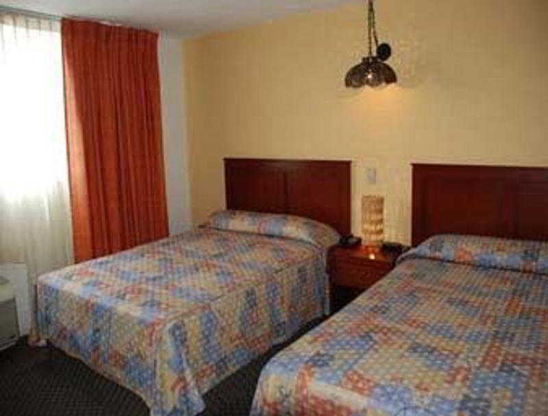 Howard Johnson By Wyndham Morelia Calle Real Phòng bức ảnh